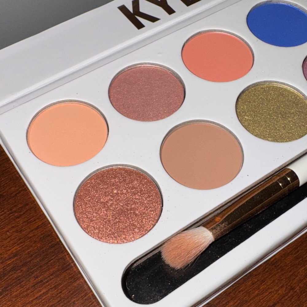 Kylie Cosmetics Eyeshadow Palette - Picture 3 of 9